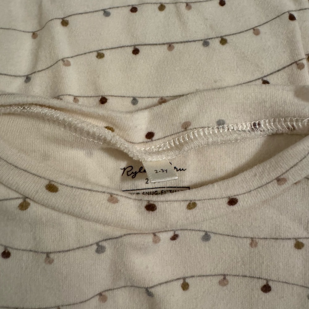 Rylee + Cru Cream Holiday Lights Pajama Set - Picture 7 of 8